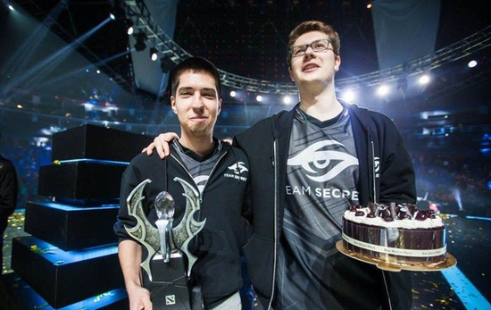 Doinb ：有别的队长问小草包你接单到时候你打训练赛吗？他说不打