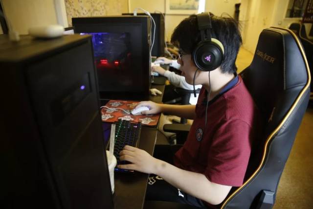 里程碑：Life达成LPL 500助攻成绩