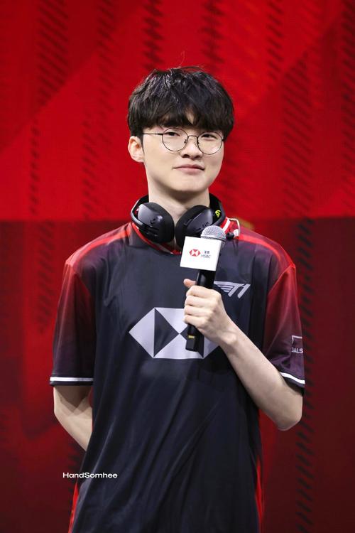 官方： Karmine Corp 确定了LEC 2026赛季的阵容